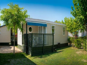 Spacious mobile home with garden